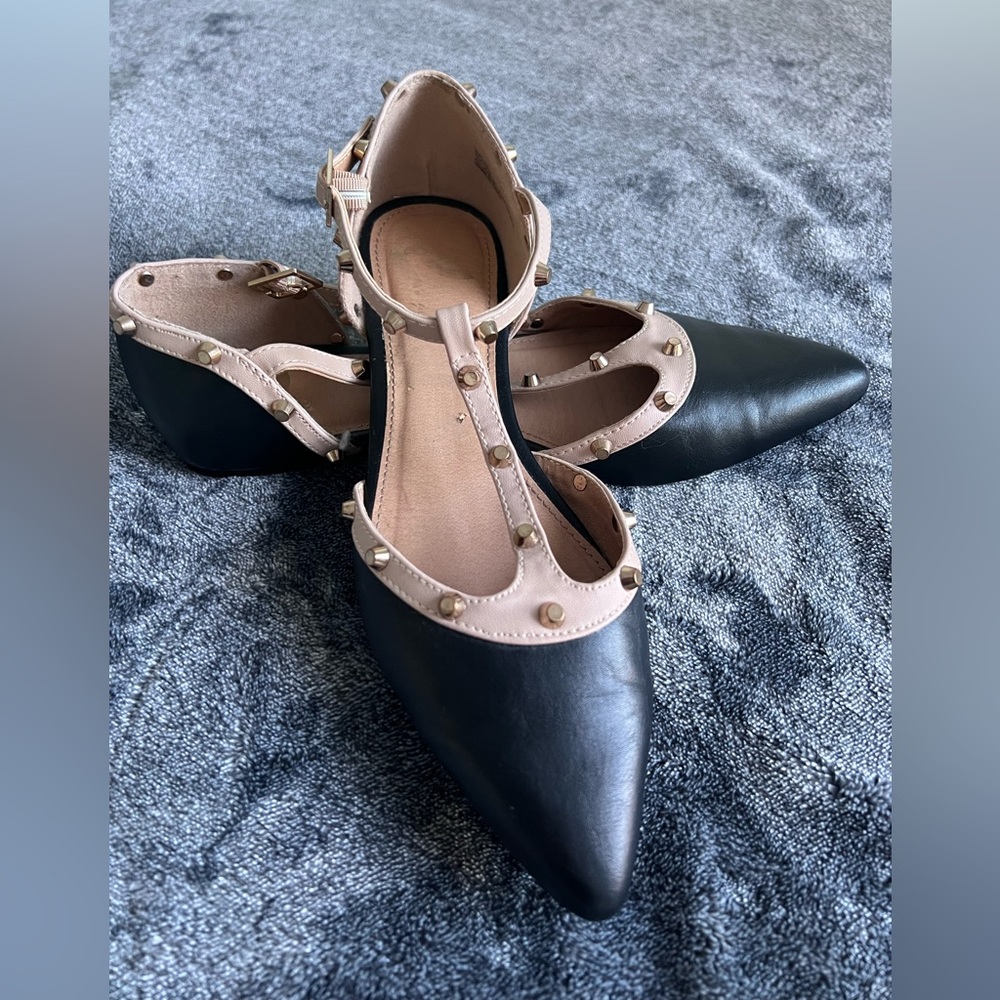 Report studded flats